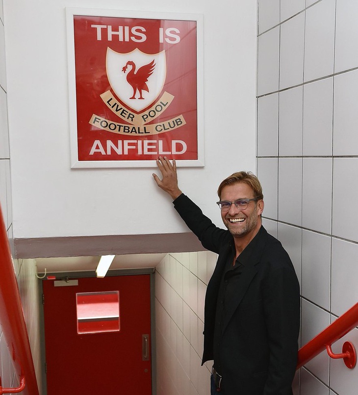 HLV Jurgen Klopp cấm cầu thủ chạm biển 'This is Anfield' nếu chưa đoạt danh hiệu gì - Ảnh: LIVERPOOLFC