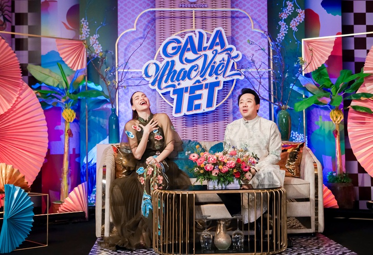 Hồ Ngọc Hà, Trấn Thành cặp MC bền bỉ của Gala nhạc Việt- Ảnh 2. Nhờ những màn tung hứng ăn ý và hài hước, Hồ Ngọc Hà - Trấn Thành đã trở thành cặp MC bền bỉ của Gala nhạc Việt