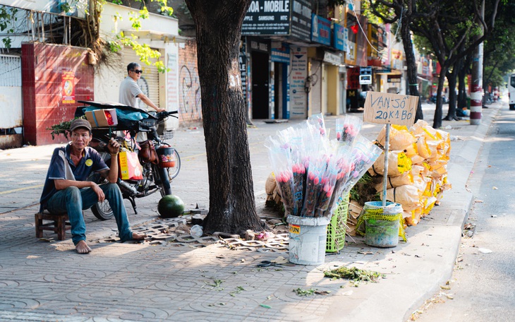 Chợ hoa chiều 30 Tết: Người mua giờ là thượng đế