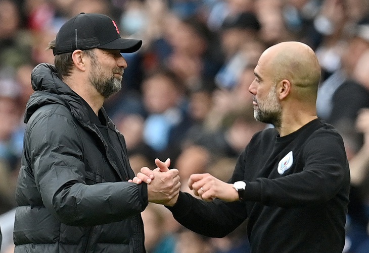 Có thể đây sẽ là màn so tài cuối cùng của hai HLV Klopp (trái) và Guardiola tại Premier League - Ảnh: REUTERS