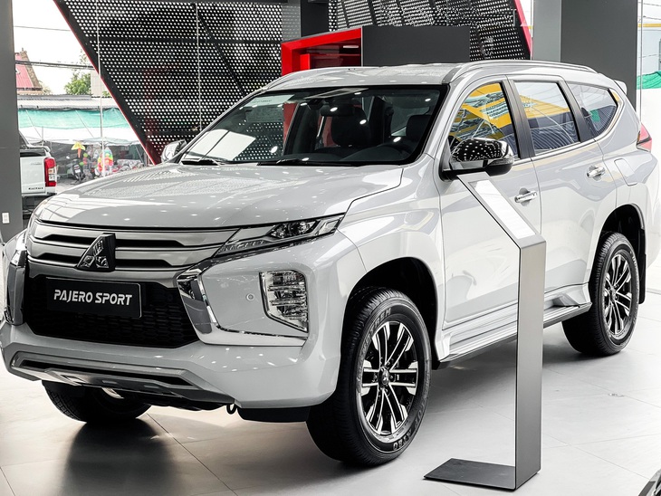 Mitsubishi Pajero Sport gây bất ngờ khi bán được 136 chiếc trong tháng 1-2024. Dù vẫn cách biệt lớn với mẫu bán chạy nhất phân khúc, nhưng tăng mạnh so với doanh số của chính Pajero Sport một năm trước đó (8 xe). Nhờ đó, Pajero Sport vươn lên vị trí thứ 3 trong phân khúc - Ảnh: Đại lý Mitsubishi