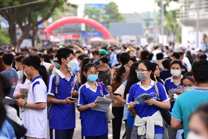 Hàng chục ngàn học sinh tham dự Ngày hội tư vấn tuyển sinh - hướng nghiệp tại Cần Thơ sáng nay - Ảnh: DUYÊN PHAN