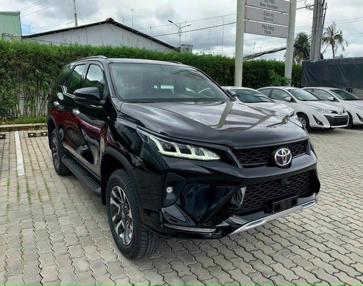 Toyota Fortuner là mẫu SUV hạng D đầu tiên được nâng cấp và điều chỉnh giá bán trong năm 2024 - Ảnh: Đại lý Toyota