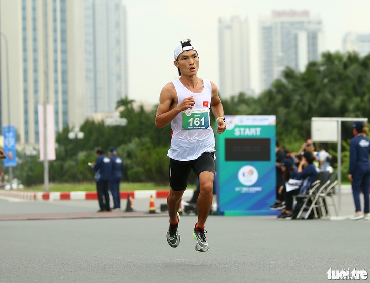 Nhà vô địch marathon SEA Games 31 Hoàng Nguyên Thanh sẽ tranh tài để bảo vệ HCV tại Giải vô địch marathon quốc gia 2024 - Ảnh: HOÀNG TÙNG