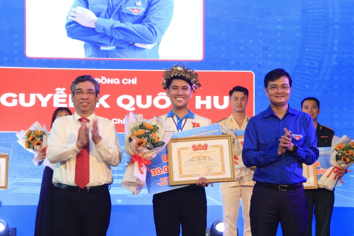 Nguyễn Khắc Quốc Huy, bí thư Đoàn phường 8 (quận 10, TP.HCM), giải nhất Hội thi bí thư Đoàn cơ sở giỏi toàn quốc lần đầu do Trung ương Đoàn tổ chức cuối năm 2023 - Ảnh: CÔNG TRIỆU