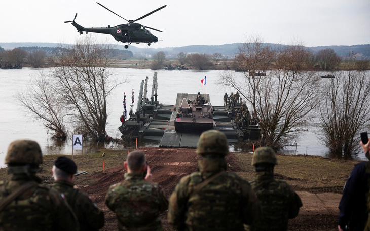 Châu Âu, NATO tranh cãi về đưa quân sang Ukraine