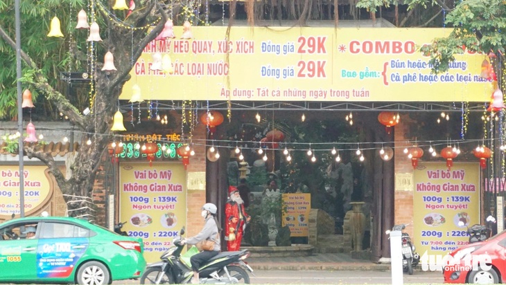 Kê biên nhiều tài sản thế chấp ngân hàng của công ty đại gia Huy 'máy nổ’- Ảnh 3. Nhà hàng Không Gian Xưa tại số 404 Điện Biên Phủ (Đà Nẵng) - Ảnh: ĐOÀN CƯỜNG