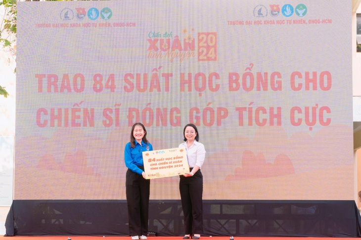 WESET trao học bổng cho các chiến sĩ Xuân tình nguyện