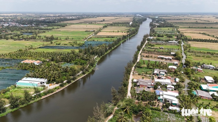 Hồ chứa nước ngọt Kênh Lấp hiện đang là hồ chứa nước ngọt lớn nhất miền Tây - Ảnh: MẬU TRƯỜNG