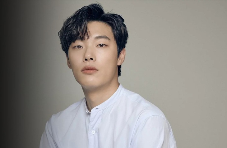 Ryu Jun Yeol bị chê nhan sắc không xứng với hai cô bạn gái (một cũ, một mới)