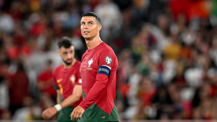 Ronaldo vẫn để lại nhiều hoài nghi trong màu áo tuyển Bồ Đào Nha - Ảnh: REUTERS