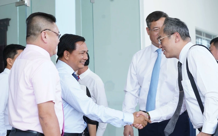 Tổng lãnh sự Trung Quốc chào từ biệt: 'Tôi yêu quý sâu đậm mảnh đất tràn đầy hy vọng TP.HCM' - Ảnh 5.