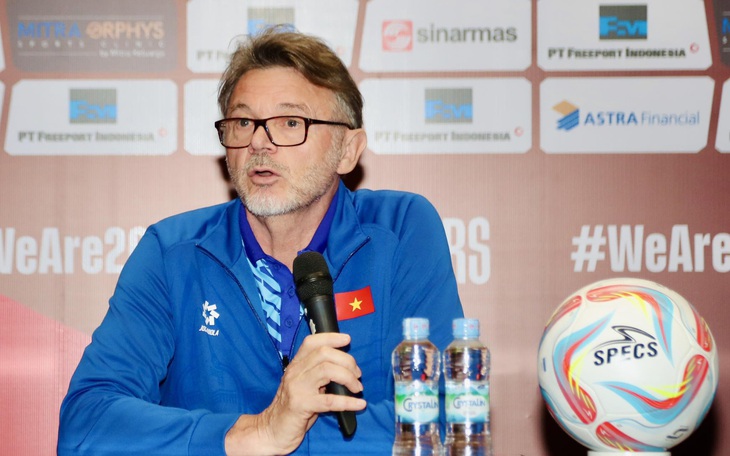 HLV Philippe Troussier: '80% người Việt Nam chờ VFF sa thải tôi'