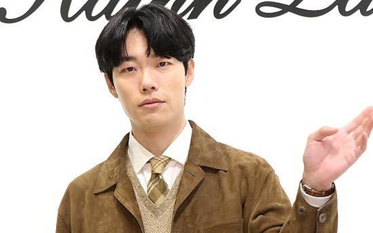 Ryu Jun Yeol lộ diện sau drama tình ái, liên tục bị 