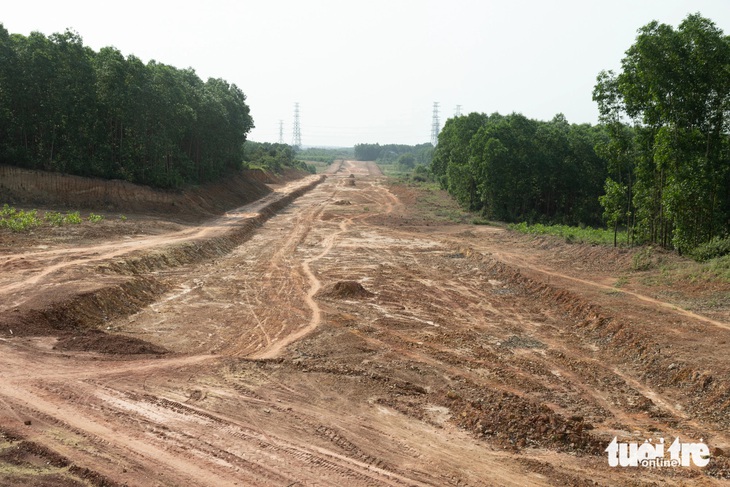 Công trường không một bóng công nhân dù nhà thầu cam kết thi công trở lại từ ngày 13-3 - Ảnh: HOÀNG TÁO