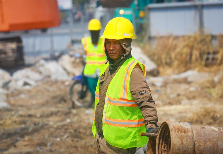 Nút giao An Phú tăng tốc thi công, công nhân đội nắng nóng làm việc- Ảnh 13.