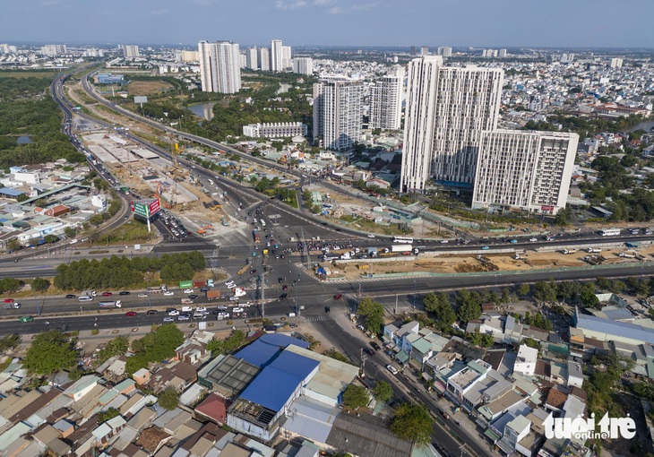 Nút giao An Phú (TP Thủ Đức) được khởi công cuối năm 2022 và dự kiến hoàn thành trước 30-4-2025 - Ảnh: CHÂU TUẤN