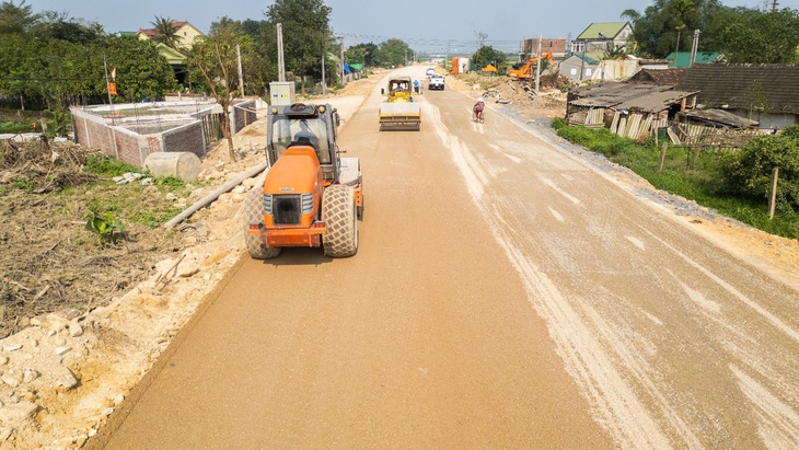 Đường Nguyễn Sỹ Sách, TP Vinh đang được đầu tư mở rộng - Ảnh: Thành Sơn