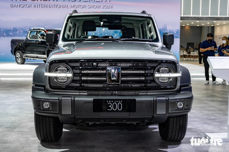 GWM Tank 300 sở hữu dáng SUV hình hộp giống Ford Bronco, Jeep Wrangler hay Suzuki Jimny. Xe có kích thước tương đương SUV/CUV hạng C với chiều dài 4.760mm, chiều rộng 1.930mm và chiều cao 1.903mm. Chiều dài cơ sở 2.750mm. Hướng đến off-road, xe sở hữu khoảng sáng gầm 224mm và khả năng lội nước 700mm.