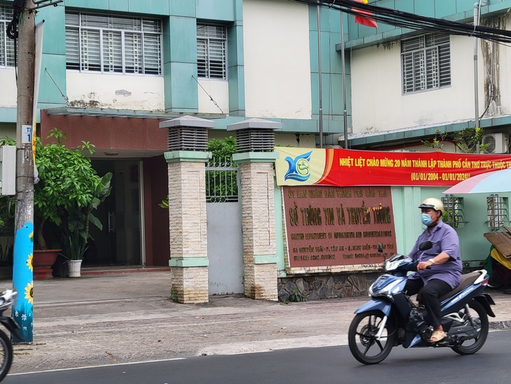 Sở Thông tin và Truyền thông TP Cần Thơ cũng vừa cảnh báo nạn giả danh giám đốc sở này để gọi điện hù dọa, lừa đảo - Ảnh: CHÍ QUỐC 