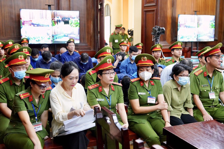 Phiên tòa sáng 28-3 tiếp tục với phần bào chữa của các luật sư - Ảnh: HỮU HẠNH