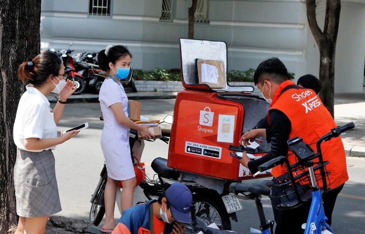 Với chính sách đổi trả 15 ngày, người bán sẽ có lợi từ tăng doanh số và khách hàng, trong khi kỹ năng vận hành sẽ được nâng cao