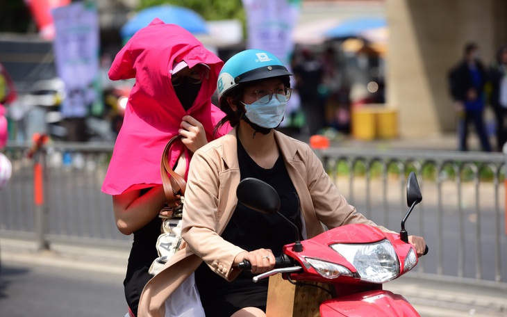 Tháng 3 TP.HCM, Nam Bộ nắng nóng như ‘lò lửa’, dự báo có ngày lên 38 độ C - Ảnh 2.