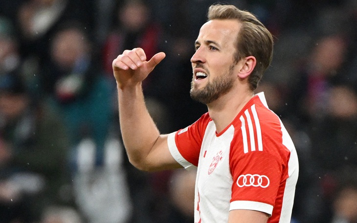 Kane lập cú đúp đưa Bayern vào tứ kết Champions League