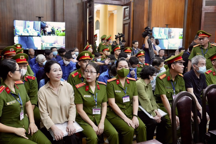 Các bị cáo tại phiên tòa sáng 6-3 - Ảnh: HỮU HẠNH