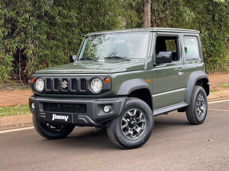 Suzuki Jimny có kiểu dáng thường được so sánh với Mercedes-Benz G-Class - Ảnh: Đại lý Suzuki/Facebook