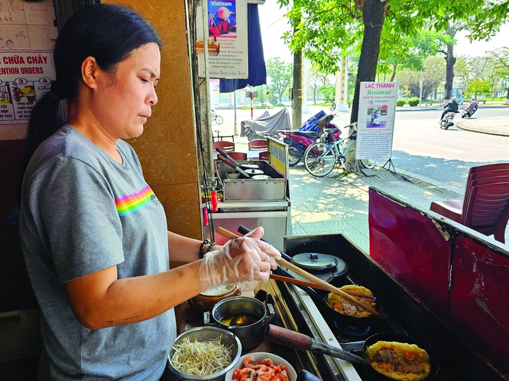 Khuôn làm bánh khoái nhỏ, gọn.  Ảnh: PHAN THÀNH