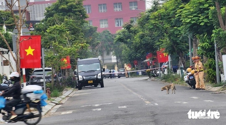 Tất cả các tuyến đường vào nhà ông Đặng Văn Minh bị phong tỏa- Ảnh: L.Đ