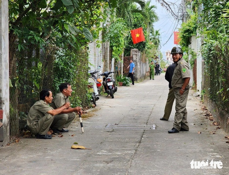 Đường vào nhà ông Lê Quốc Đạt bị phong tỏa- Ảnh: L.Đ