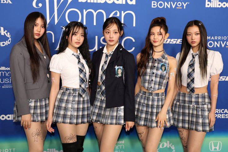 NewJeans tham dự lễ trao giải Billboard Women in Music Awards - Ảnh: Reuters