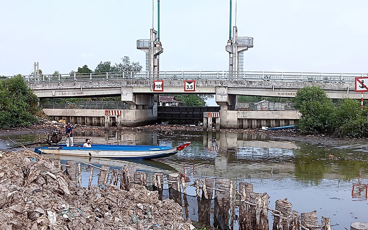 Cống ngăn hạn mặn ở Kiên Giang: Làm ồ ạt rồi 