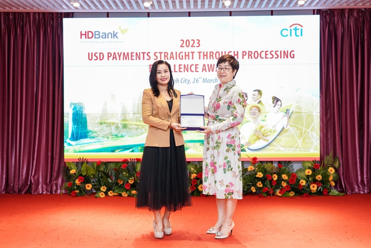 HDBank nhận “Giải thưởng chất lượng thanh toán quốc tế xuất sắc năm 2023” do Citibank trao tặng - Ảnh: HDB