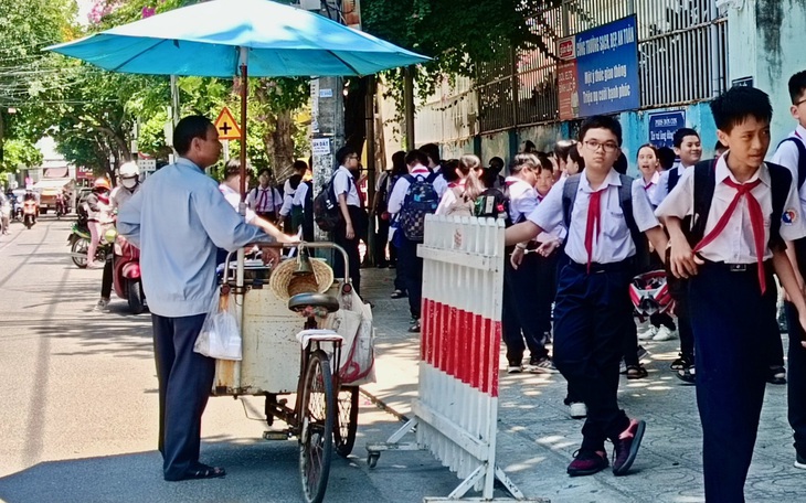 Sau các vụ ngộ độc ở Nha Trang, phụ huynh 