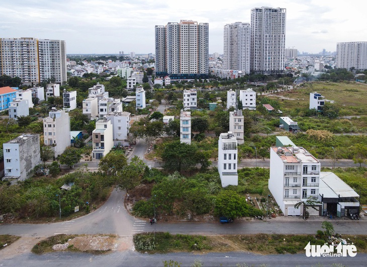 Khu tái định cư Thủ Thiêm (trong khu đô thị Nam Rạch Chiếc, thuộc TP Thủ Đức) chỉ có vài chục hộ dân sinh sống - Ảnh: CHÂU TUẤN