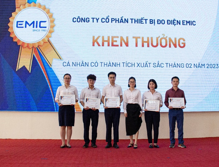 Khen thưởng cá nhân có thành tích xuất sắc hằng tháng đã trở thành nét văn hóa tiêu biểu tại EMIC