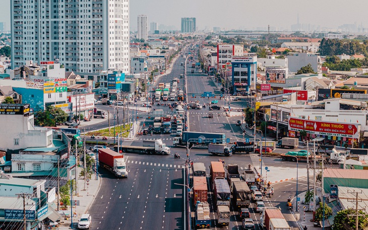 'Độc lạ Bình Dương' không phải cao tốc nhưng đường có 10 làn xe nối với TP.HCM