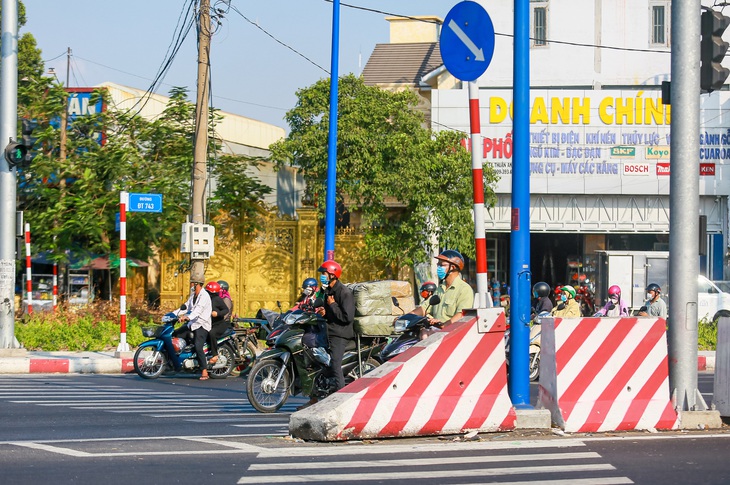 'Độc lạ Bình Dương' không phải cao tốc nhưng đường có 10 làn xe nối với TP.HCM- Ảnh 8.