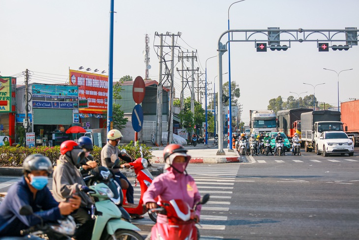 'Độc lạ Bình Dương' không phải cao tốc nhưng đường có 10 làn xe nối với TP.HCM- Ảnh 7.