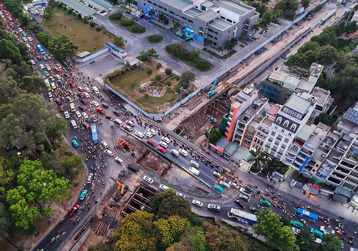 Cửa ngõ sân bay Tân Sơn Nhất 'chật như nêm' chiều đầu tuần- Ảnh 8.