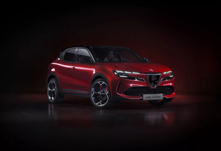 Trên thực tế, Alfa Romeo Milano vốn đã dùng công nghệ ngoài (của tập đoàn mẹ Stellantis) chứ không phải của riêng Alfa Romeo, nên đã làm người Ý không hài lòng. Việc đặt tên xe mang chất Ý rồi lại lắp ráp ở Ba Lan là "giọt nước làm tràn ly" - Ảnh: Alfa Romeo