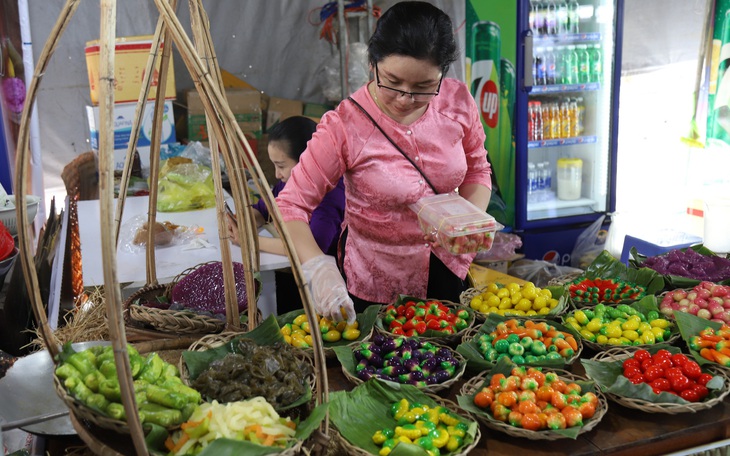 Tin tức sáng 16-4: Giá USD lên nữa; TP.HCM cảnh báo ngộ độc thực phẩm cao đến tháng 8