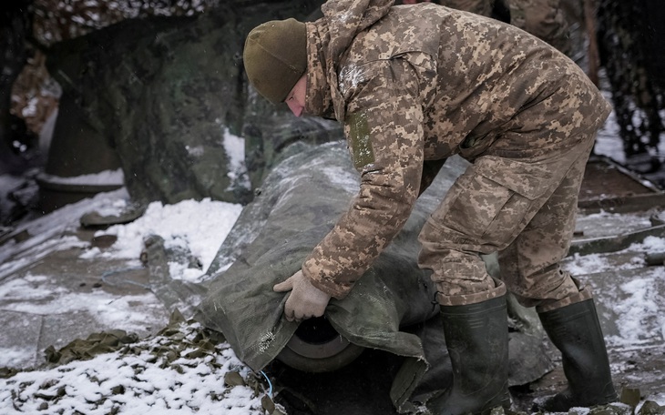 Tổng thống Ukraine ký luật huy động quân mới, thừa nhận hết tên lửa