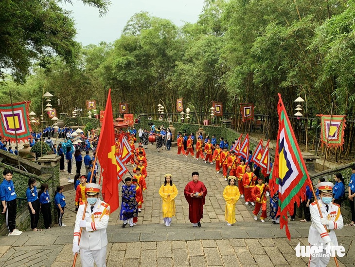 Dịp giỗ Tổ hằng năm, Công viên Lịch sử - Văn hóa dân tộc tại thành phố Thủ Đức thu hút nhiều người dân tham gia - Ảnh: HOÀI PHƯƠNG