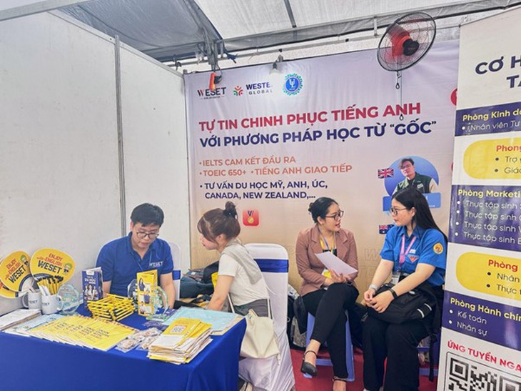 WESET tư vấn ngoại ngữ, du học cho sinh viên.