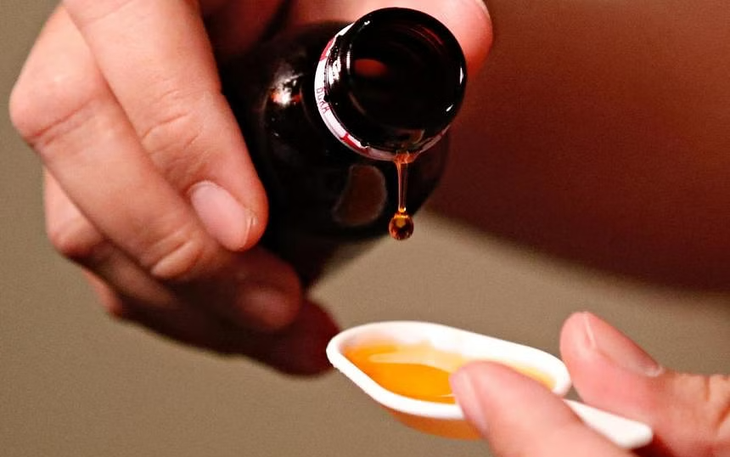Ấn Độ khẩn trương điều tra vụ siro ho nhiễm độc khiến 9 trẻ em tử vong - Ảnh 2.