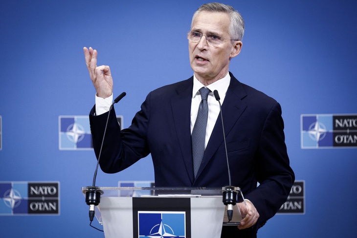 Tổng thư ký NATO Jens Stoltenberg kêu gọi phương Tây ưu tiên gửi vũ khí cho Ukraine thay vì cất giữ trong nước để phòng thủ - Ảnh: AFP